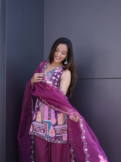 Elegant Embroidered Kurti Set