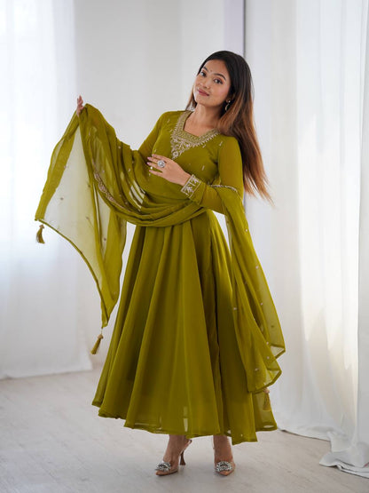 Regal Heavy Fox Georgette Anarkali Set with Dupatta & Pant