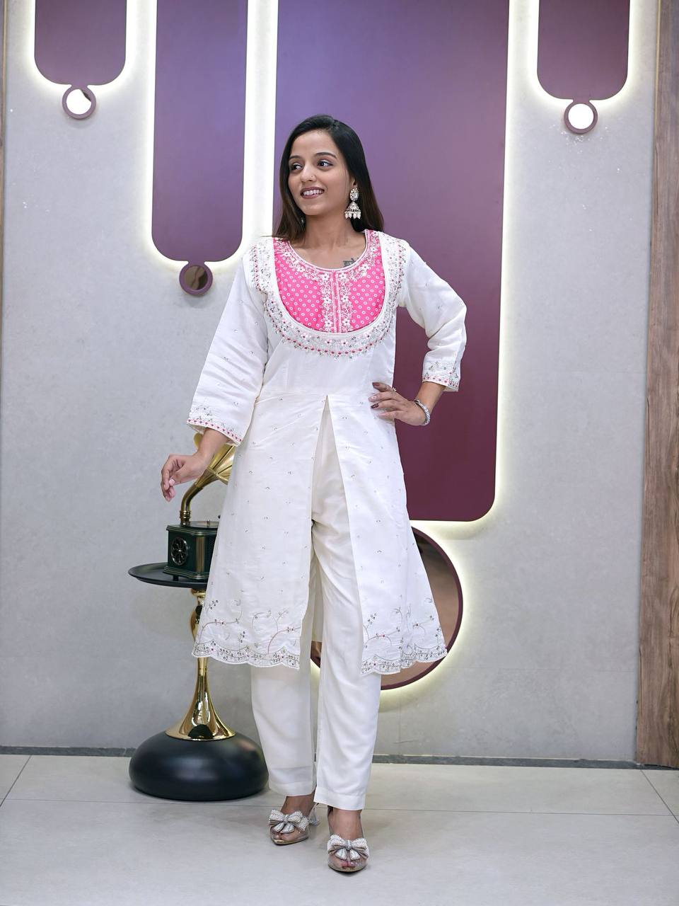 Tradition Luxury Exclusive Roman Silk Embroidered Collection