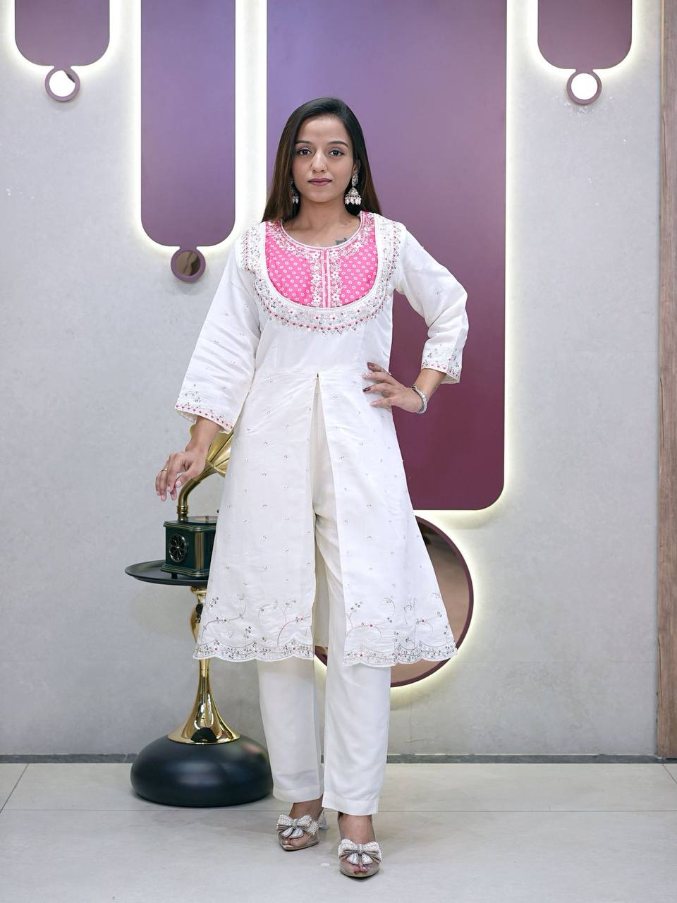 Tradition Luxury Exclusive Roman Silk Embroidered Collection