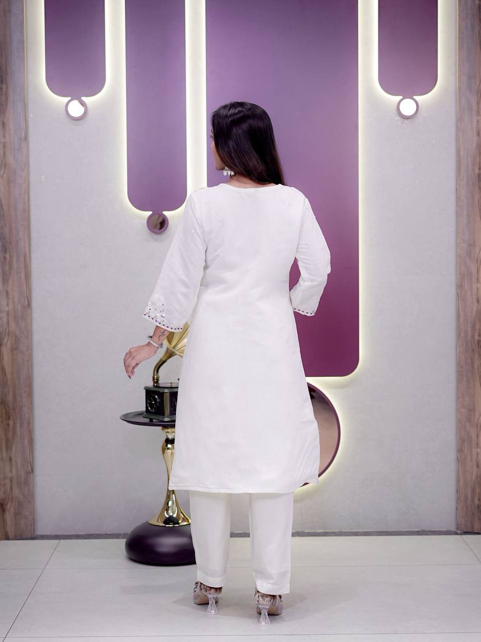 Tradition Luxury Exclusive Roman Silk Embroidered Collection