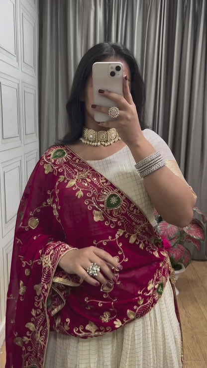 Full Stitch Lehenga Choli with Bandhani Dupatta